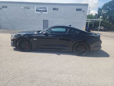 Used 2020 Ford Mustang GT RWD image 2