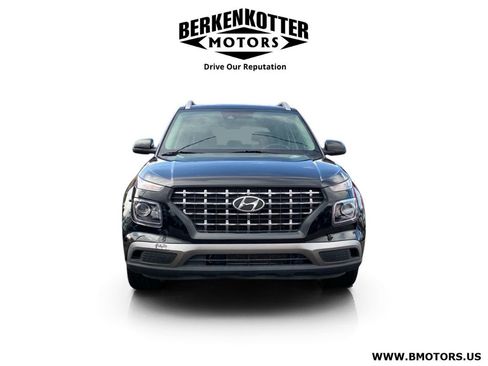 Used 2021 Hyundai Venue SEL FWD image 2