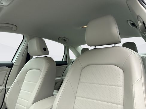 Used 2023 Volkswagen Jetta SE w/ Black Wheel Package image 9