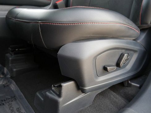 Used 2025 Ford Explorer ST image 13