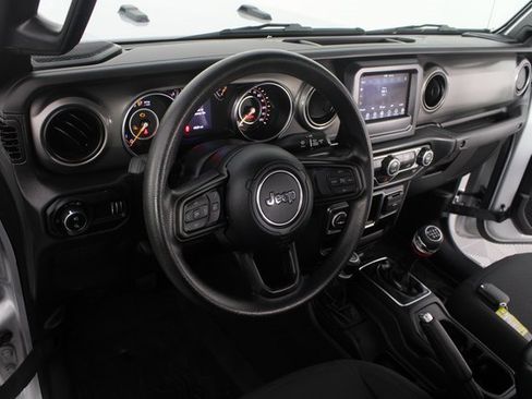 Used 2023 Jeep Gladiator Sport image 8