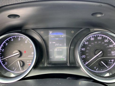 Used 2019 Toyota Camry SE w/ Convenience Package image 25