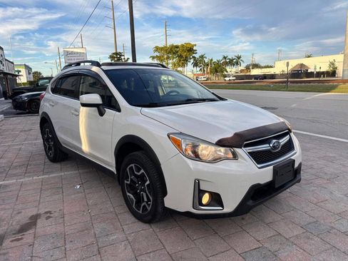 Used 2016 Subaru Crosstrek 2.0i Premium w/ Moonroof Package image 3