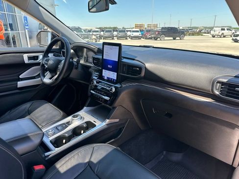 Used 2023 Ford Explorer Limited w/ Limited Technology Package AWD/4WD image 38