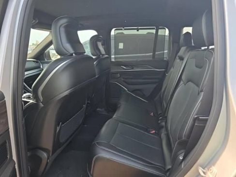 Used 2023 Jeep Grand Cherokee Overland w/ Luxury Tech Group IV AWD/4WD image 5