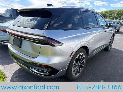 Used 2024 Lincoln Nautilus Reserve AWD/4WD image 7