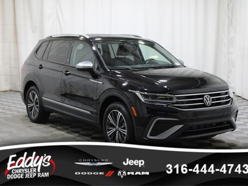 Used 2024 Volkswagen Tiguan SE image 1