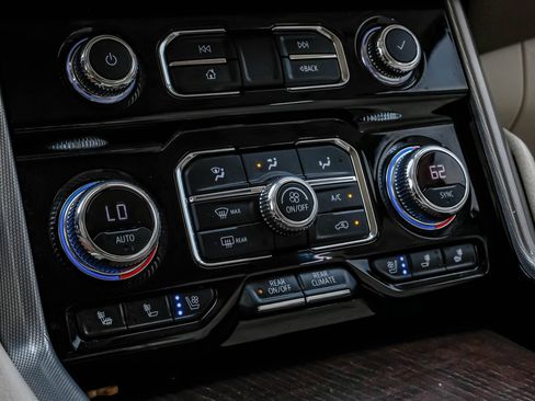 Used 2021 GMC Yukon XL Denali w/ Denali Premium Package RWD image 22