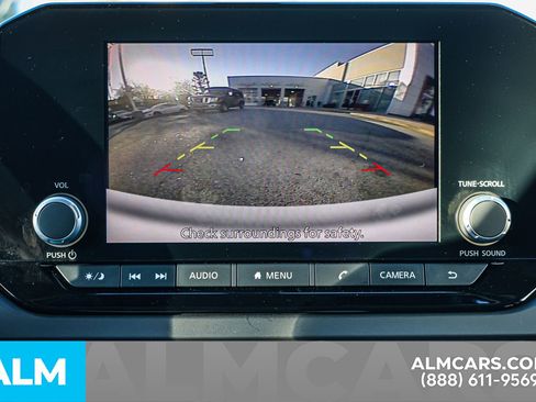 Used 2025 Nissan Pathfinder S image 34