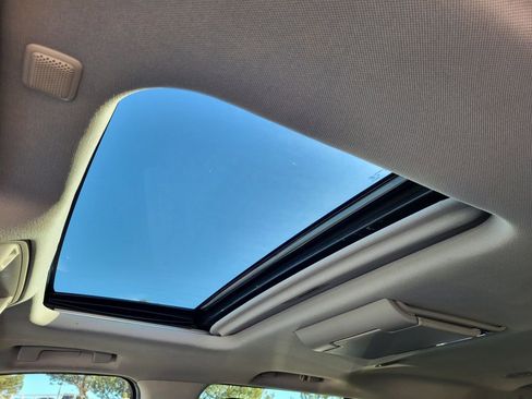 Used 2016 Cadillac Escalade Luxury image 30