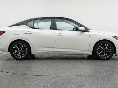 Used 2025 Nissan Sentra SV FWD image 9