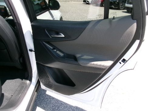 Used 2026 Chevrolet Equinox LT w/ Convenience Package II FWD image 14