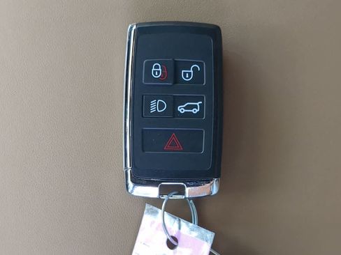 Certified 2025 Land Rover Defender 110 X-Dynamic SE AWD/4WD image 38
