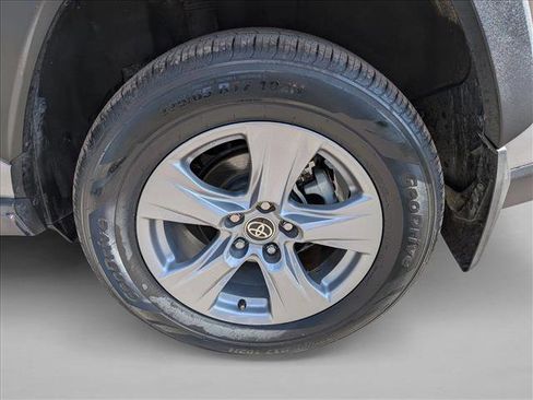 Used 2022 Toyota RAV4 XLE image 24