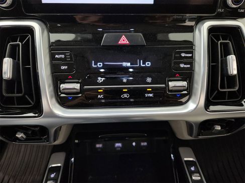 Used 2022 Kia Sorento SX image 24