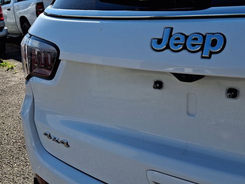 Used 2024 Jeep Compass Latitude AWD/4WD image 15