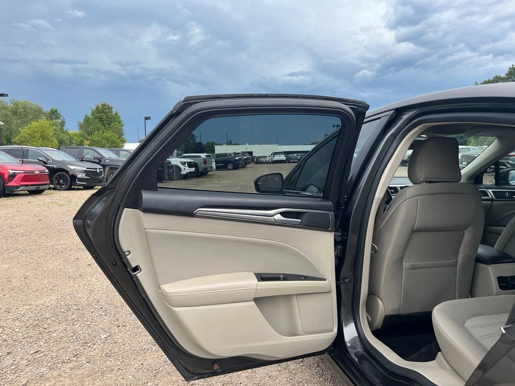 Used 2018 Ford Fusion SE w/ Fusion SE Technology Package FWD image 28