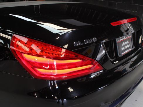 Used 2017 Mercedes-Benz SL 550 image 15