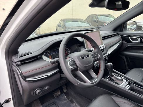 Used 2025 Jeep Compass Trailhawk image 34