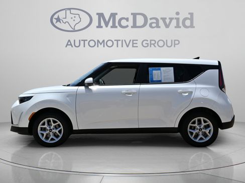 Used 2025 Kia Soul LX w/ LX Technology Package FWD image 2