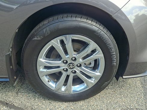 Used 2024 Toyota Sienna Platinum AWD/4WD image 8