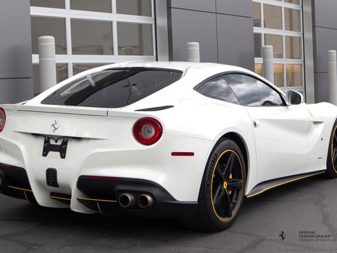 Used 2015 Ferrari F12 Berlinetta RWD image 6