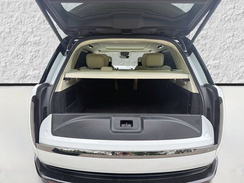 Used 2023 Land Rover Range Rover SV AWD/4WD image 12