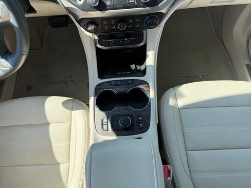Used 2021 GMC Acadia Denali w/ Denali Technology Package FWD image 25