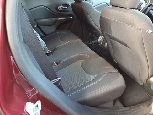 Used 2019 Jeep Cherokee Latitude w/ Popular Appearance Group image 8