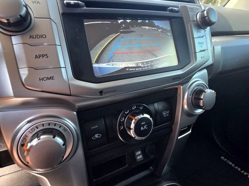 Used 2016 Toyota 4Runner SR5 AWD/4WD image 9