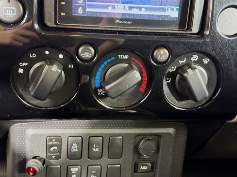 Used 2007 Toyota FJ Cruiser 4WD image 16