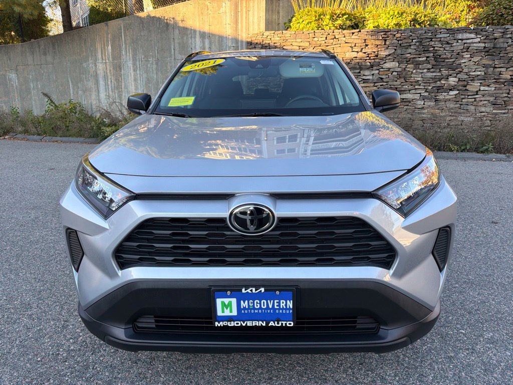 Used 2021 Toyota RAV4 LE AWD/4WD image 9
