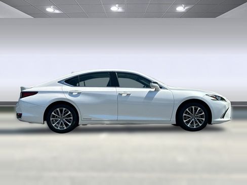 Used 2022 Lexus ES 300h w/ Accessory Package FWD image 7