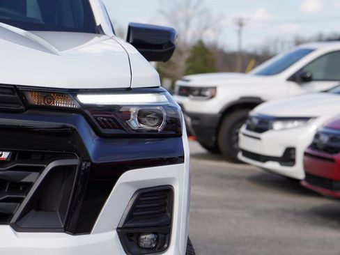 Used 2023 Chevrolet Colorado Z71 w/ Z71 Convenience Package 2 image 5