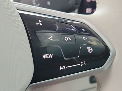 Used 2025 Volkswagen ID. Buzz 1st Edition image 29