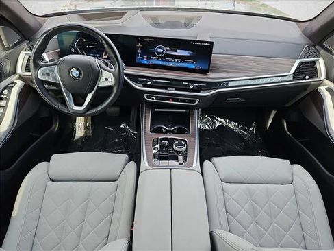 Used 2025 BMW X7 xDrive40i w/ Premium Package AWD/4WD image 24