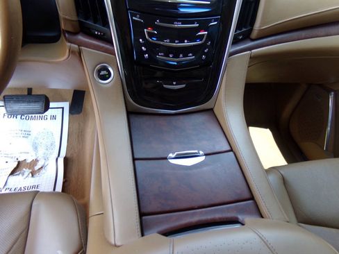 Used 2016 Cadillac Escalade ESV Platinum AWD/4WD image 52