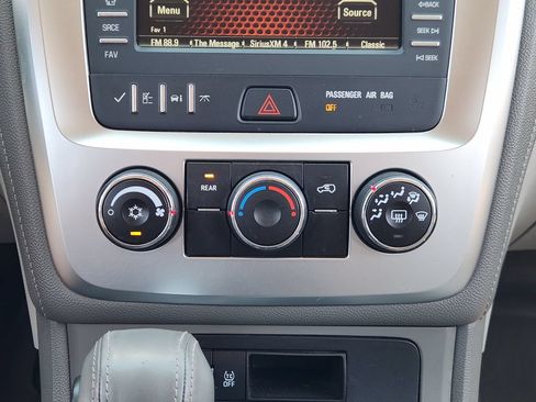 Used 2016 GMC Acadia SLE FWD image 18