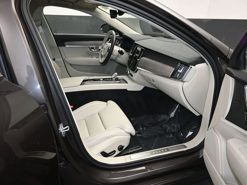 Used 2024 Volvo S90 B6 Ultimate image 11