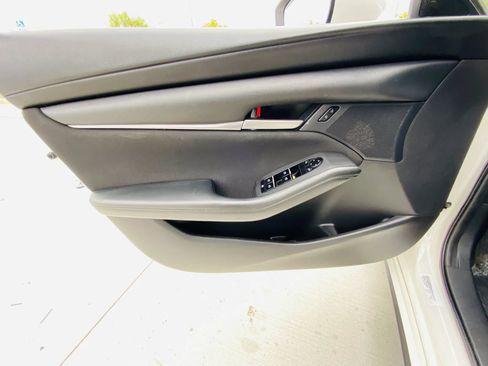 Used 2020 MAZDA MAZDA3 Sedan FWD image 34