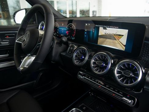 Certified 2025 Mercedes-Benz GLB 250 4MATIC image 32