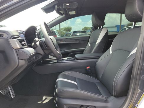 Used 2025 Toyota Camry SE w/ Convenience Package FWD image 14
