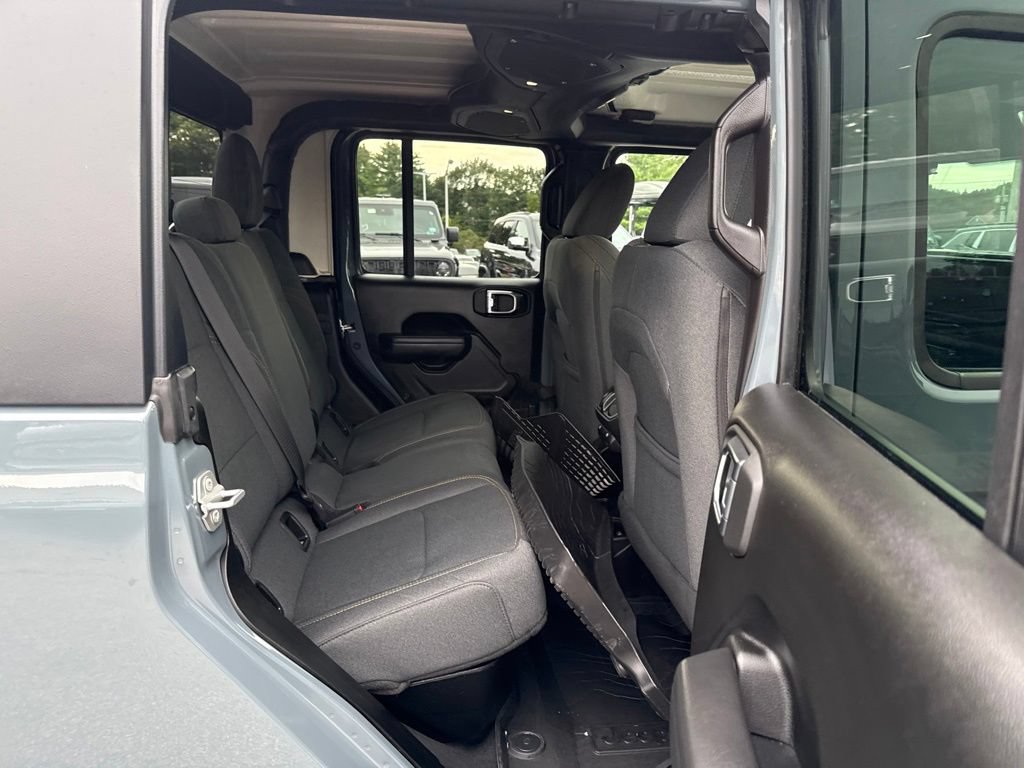 Certified 2025 Jeep Gladiator Sport AWD/4WD image 23
