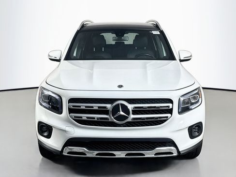 Used 2023 Mercedes-Benz GLB 250 4MATIC w/ Premium Package image 2