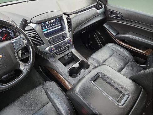 Used 2020 Chevrolet Suburban LT image 13