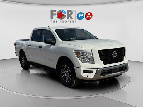 Used 2022 Nissan Titan SV w/ SV Convenience Package image 7