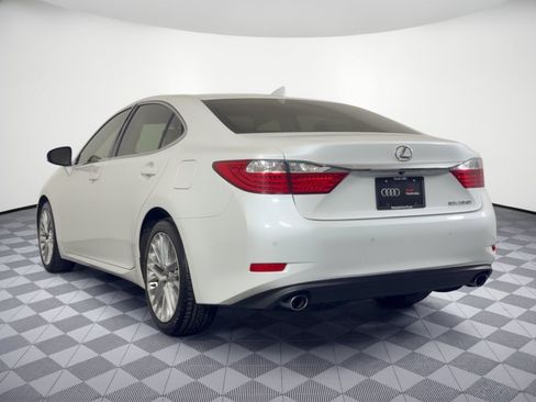 Used 2015 Lexus ES 350 w/ Luxury Package FWD image 3