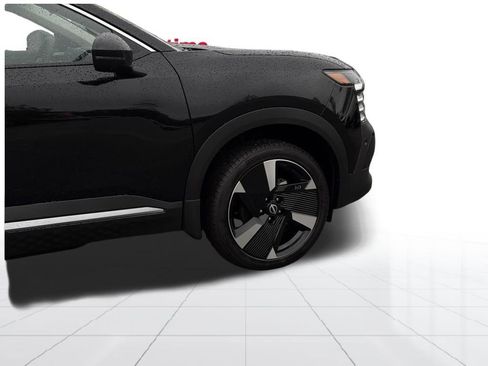 New 2026 Nissan Kicks SR w/ SR Premium Package FWD image 8