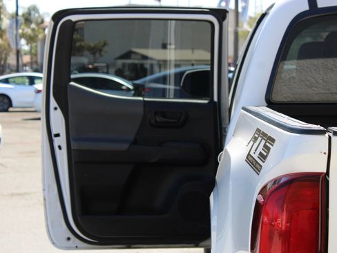 Used 2020 Toyota Tacoma SR AWD/4WD image 22