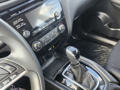 Used 2018 Nissan Rogue Sport S image 26